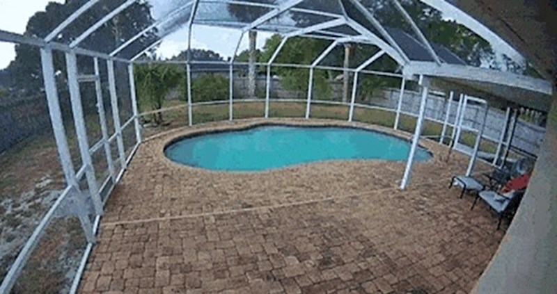 U snimci nadzorne kamere vidjeli su scenu koja izgleda kao da im je duh ukrao loptu