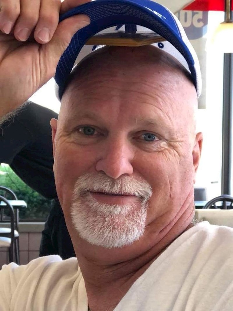 Ovaj muškarac nije htio u restoranu s burgerima plaćati dodatak sira pa je sebi od kuće ponio par listića, evo gdje ih je sakrio: