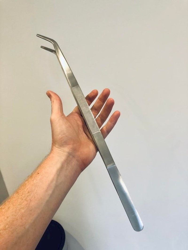 "Naručio sam pincetu pa se javio web shopu kad je stigla. Rekao sam im da je premala. Nakon toga su mi poslali ovo."