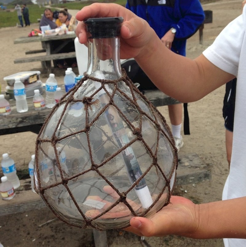 "Moj prijatelj je išao u ribolov, umjesto riba našao je poruku u boci."