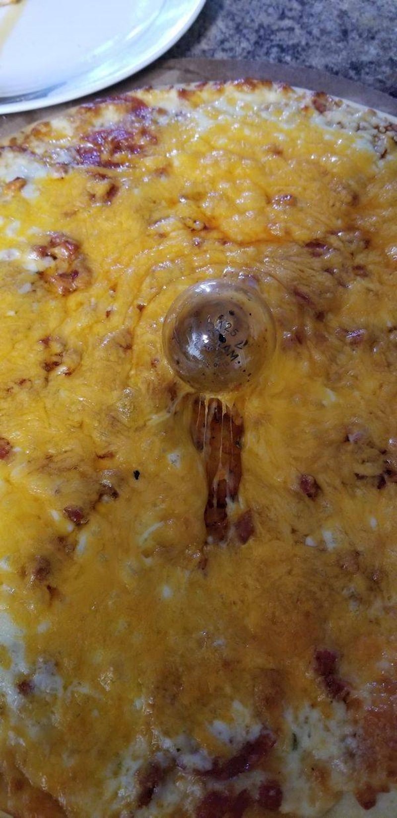 "Žarulja iz pećnice otpala je i udobno se smjestila na pizzu koju sam pekla."