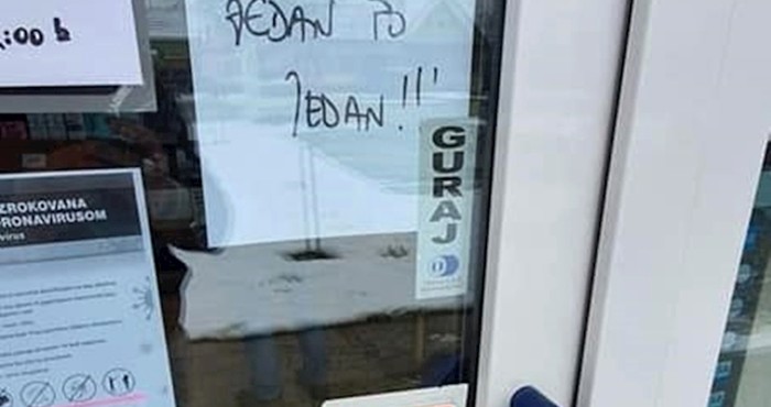Radnicama apoteke dogodila se greškica, ovaj natpis je začudio svakog kupca