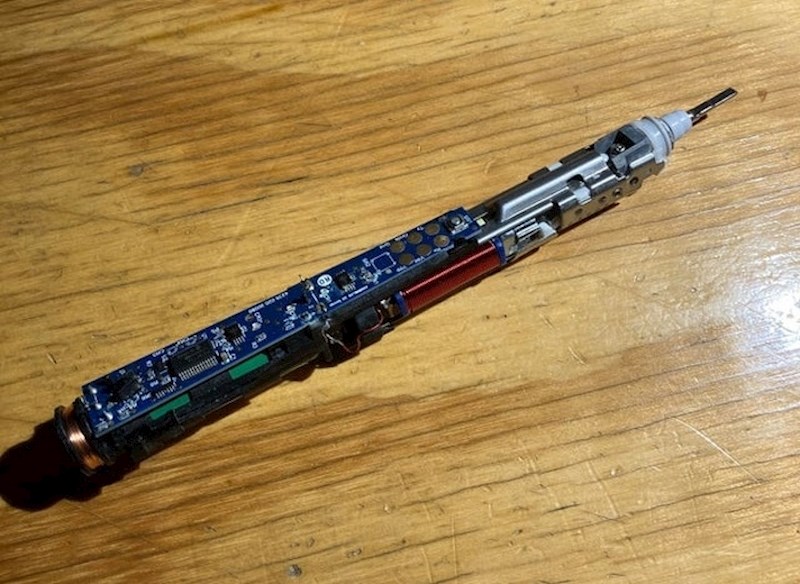 Ovako izgleda unutrašnjost električne četkice za zube.