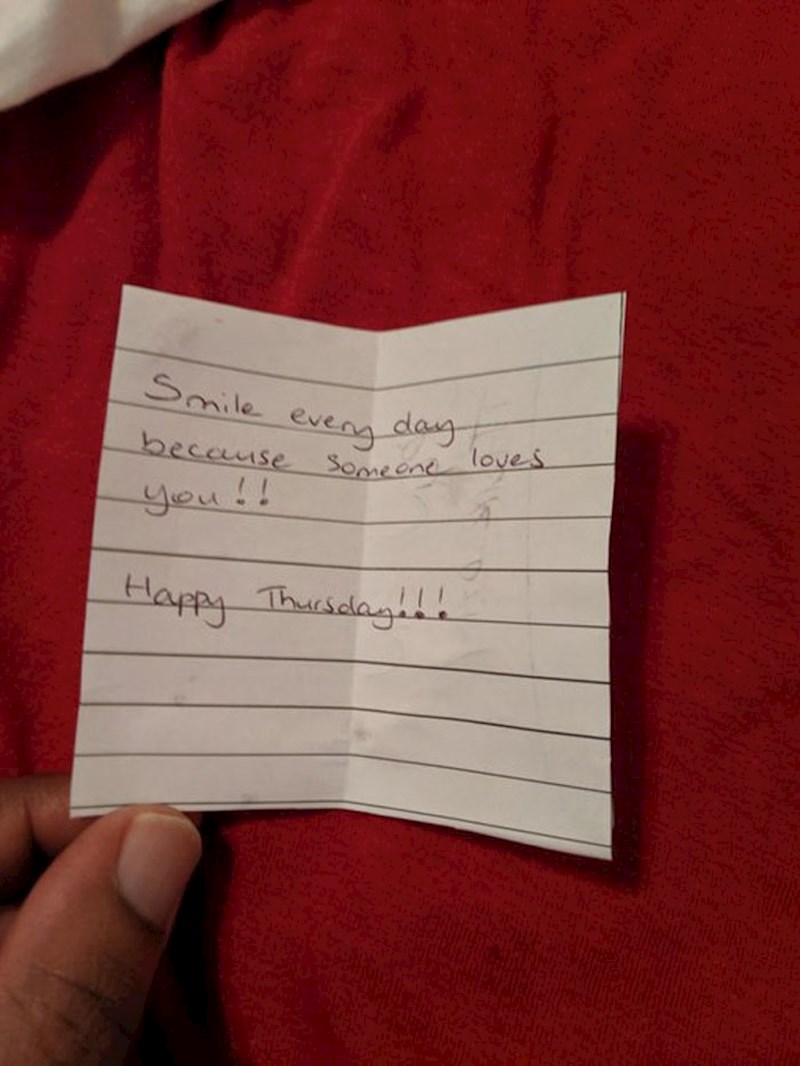 "Smij se svaki dan jer netko te voli!!"