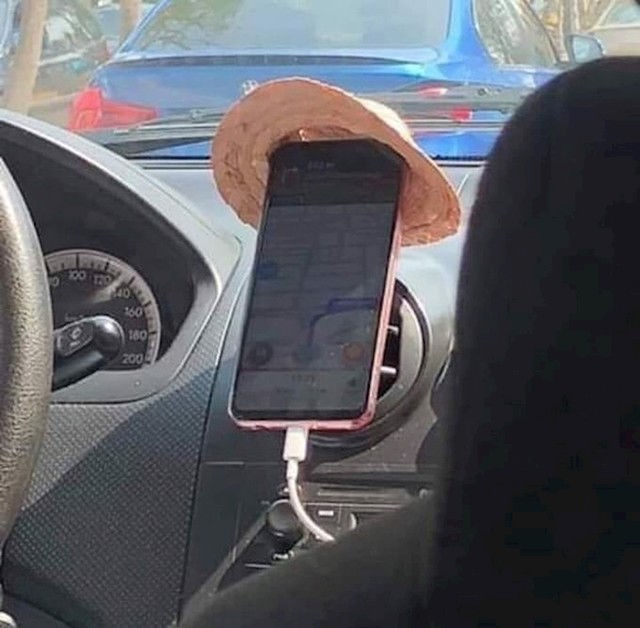 Rješenje za one slučajeve kad zbog odsjaja sunca ne vidiš kartu na mobitelu...