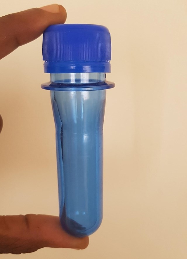 Ovako izgleda plastična boca prije završetka proizvodnje.
