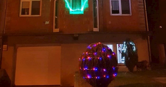 Susjedima je sigurno bilo neugodno kad su vidjeli kako je ovaj čovjek okitio svoju kuću za Božić