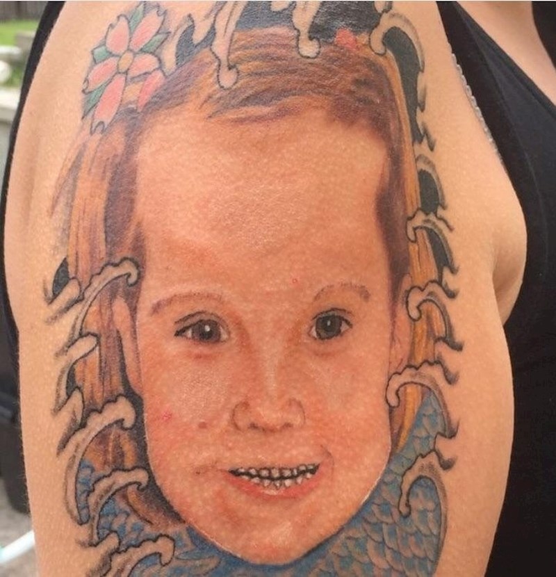 Ovo dijete izgleda kao da vas želi izgristi...