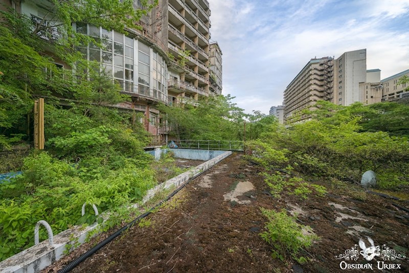 Vanjski bazen se sve manje vidi...