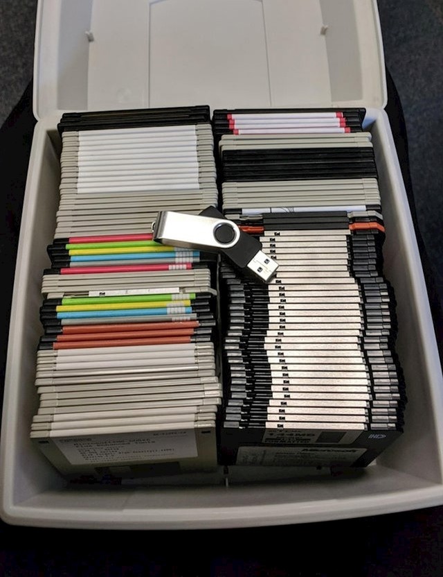 138.24 MB na starim disketama i 128 GB na USB sticku...