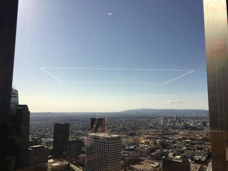 Refleksija na prozoru stvorila je zanimljiv efekt...