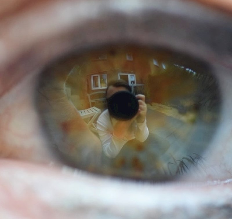 "Pokušao sam slikati mamino oko svojom skupom kamerom, vidio sam se u odrazu."