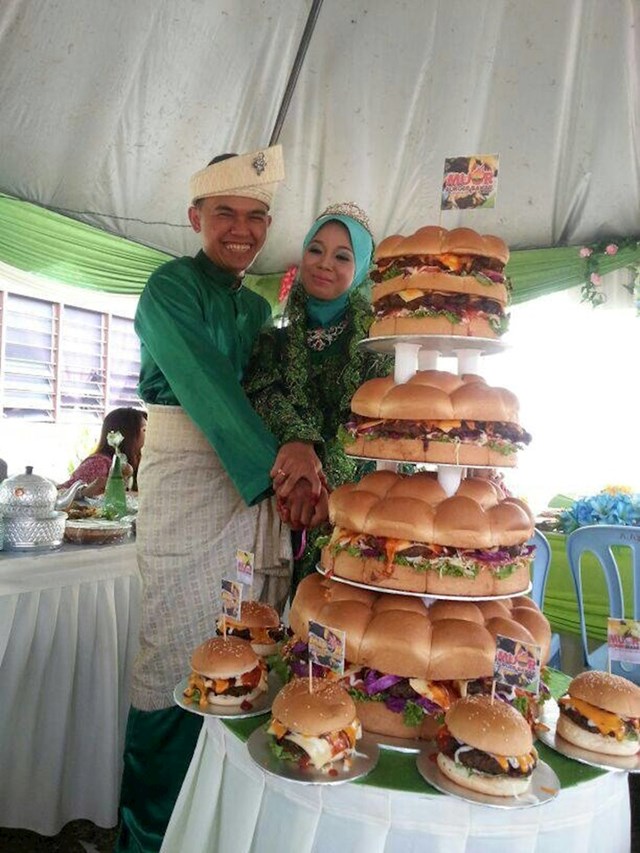 Kome još trebaju torte? Pogledajte što je ovaj par imao na svom vjenčanju.
