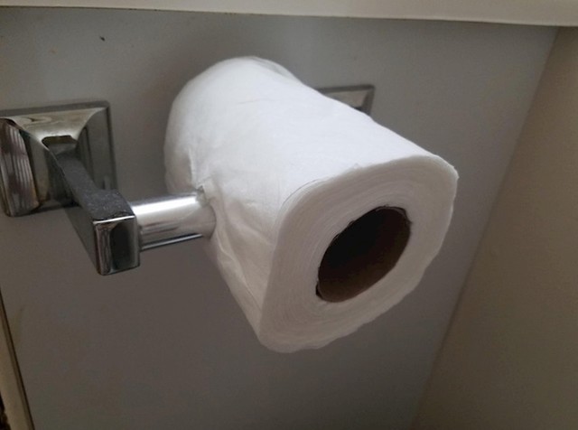 "Moja žena uvijek okreće rolu WC papira na pogrešan način. Odgovorio sam joj."