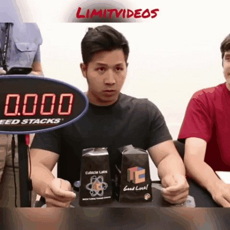 Rješavanje rubikove kocke nije ništa spektakularno, no ostat ćete zapanjeni kad vidite što je lik učinio