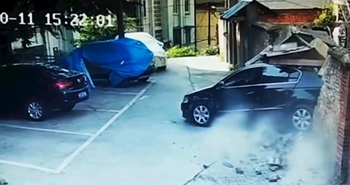 Kamere su snimile smiješne scene s vozačima koji imaju velikih problema s parkiranjem