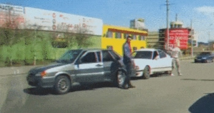 Vozači su se htjeli potući nasred ceste, a onda im je nešto pokvarilo planove