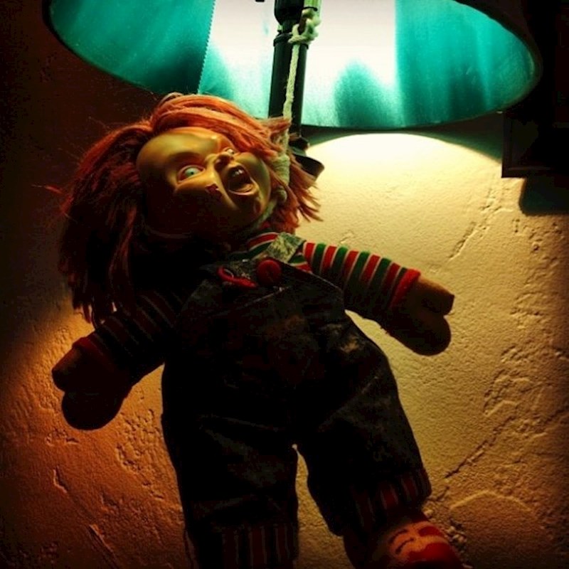 "Kad sam upalila svjetlo na lampi kraj kreveta, vidjela sam ovo. Mužu je očito bilo dosadno..."