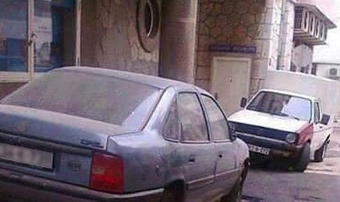 Lik iz BiH parkirao je auto ispred zgrade, kasnije ga je dočekalo bizarno iznenađenje