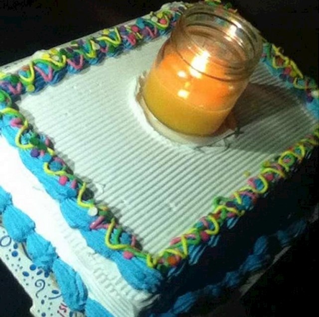 Baka nije imala svijeću za tortu. :)