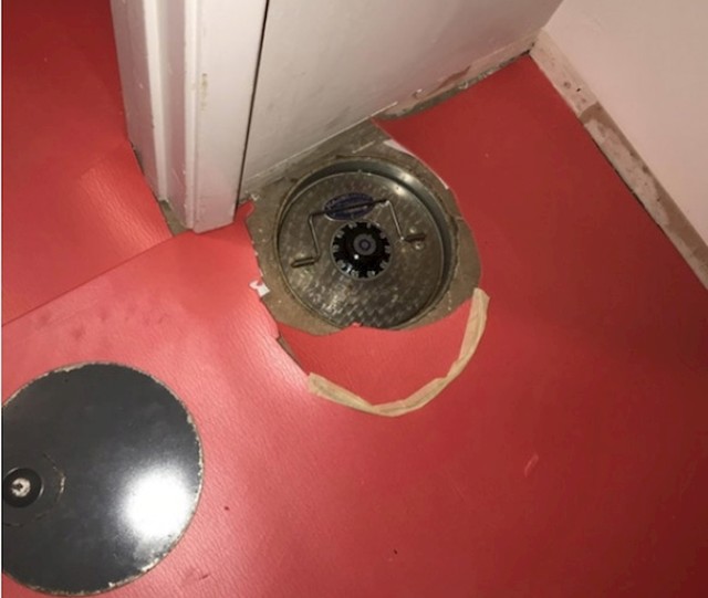 "Prošli tjedan sam na internetu vidio slučaj u kojem je netko u svojoj kući tijekom renovacije našao sef. Isto to se sad dogodilo i meni."