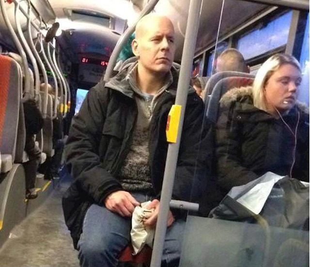 Bruce Willis u busu = Bus Willis