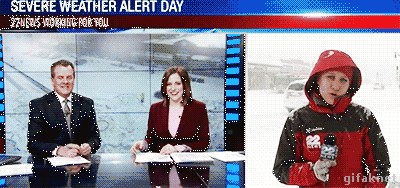 TV reporterka je izvještavala o snijegu i kaosu u gradu, no svi su gledali osobu koja se pojavila iza nje