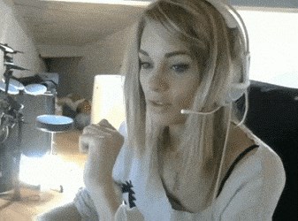 Neoprezna djevojka se igrala s upaljačem, a onda je primijetila da nešto nije u redu