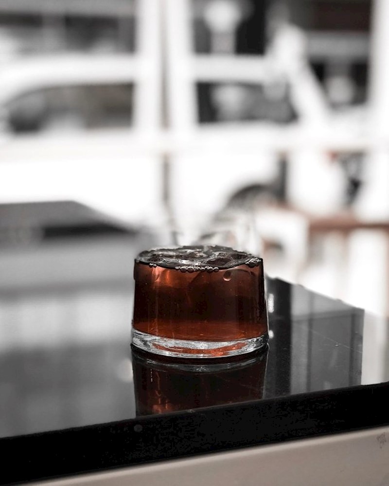 "Sa svojim iPhoneom X sam slikao čašu Cole u portretnom načinu slikanja, ne znam kako, ali čaša je na slici nestala."