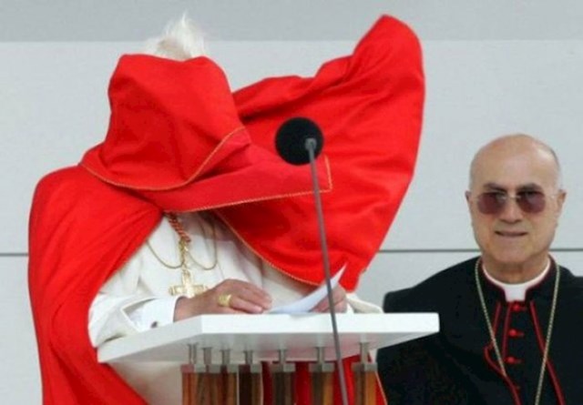 Ni Papa nije imun na vjetar.