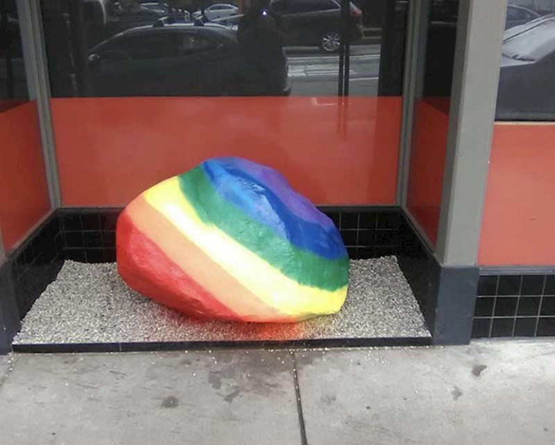 Ponekad postavljaju i "umjetničke radove" na mjesta na kojima su spavali beskućnici.