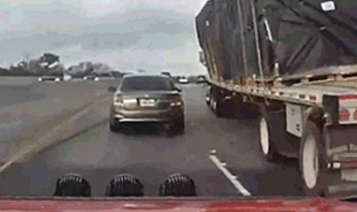 Vozač je na autocesti snimio uznemirujuću scenu koja je mogla proći katastrofalno