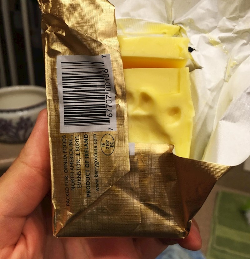 "Zaboravili smo maknuti maslac sa stola. Pas je odmah iskoristio svoju priliku."