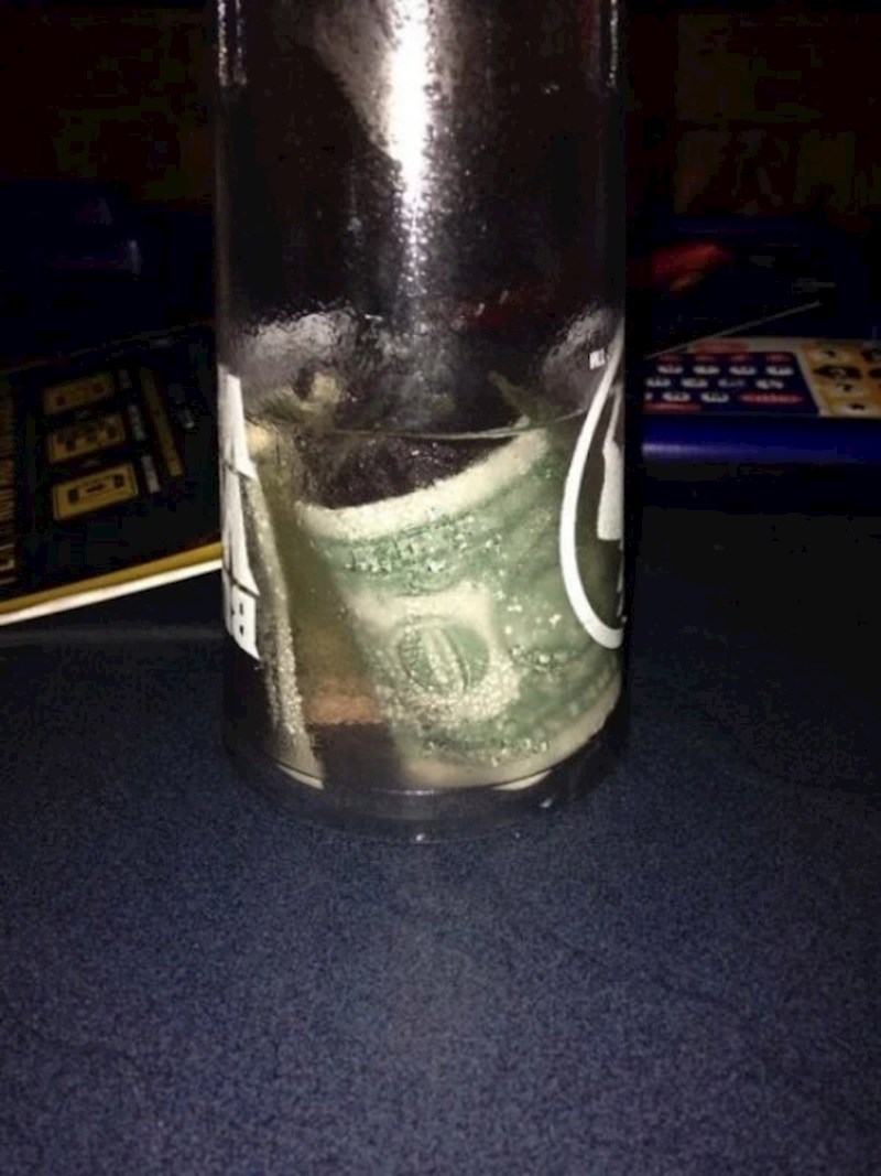 Evo kako je netko konobaru ostavio napojnicu.