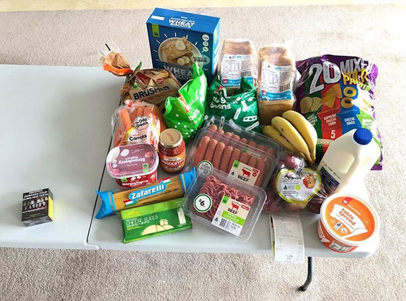 Australska vlada je podigla cijene cigareta. Kutija košta 35 dolara. Pogledajte koliko hrane se može kupiti umjesto te jedne kutije.