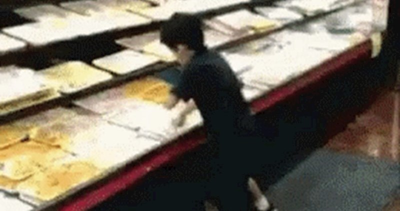 Dječačić je iskoristio svoju priliku u supermarketu: Pogledajte kako se na odjelu s meso rješavao viška energije