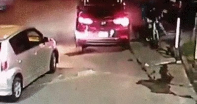 Dostavljač je imao nevjerojatnu nezgodu, pogledajte što mu se dogodilo s biciklom