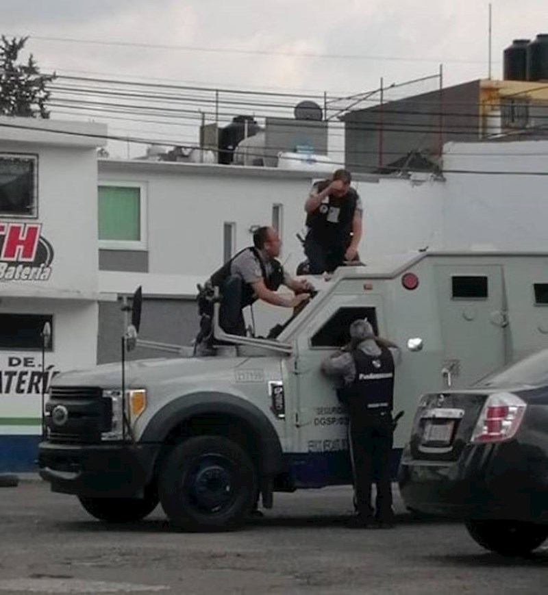 Ključ im je ostao u oklopnom vozilu.