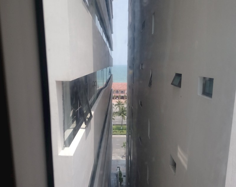 "Pisalo je da hotelska soba ima pogled na ocean."