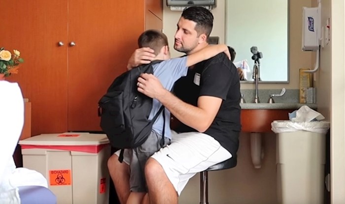 VIDEO Cijela obitelj se rasplakala kad se dječak u bolnici približio mami, razlog bi svakoga dirnuo