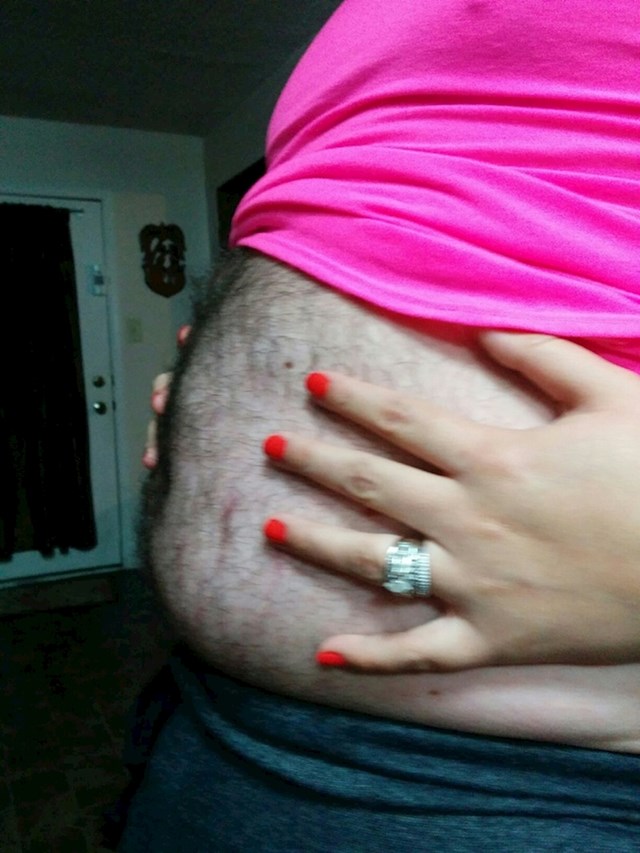 "Mama je htjela vidjeti trudnički trbuh moje žene, evo što smo joj slikali."