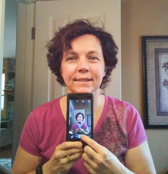 "Ovako moja mama slika selfije."