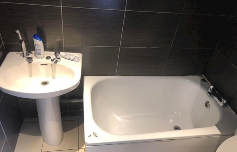 "Visok sam 190 cm i ovako je izgledala kada u kupaonici moje hotelske sobe."