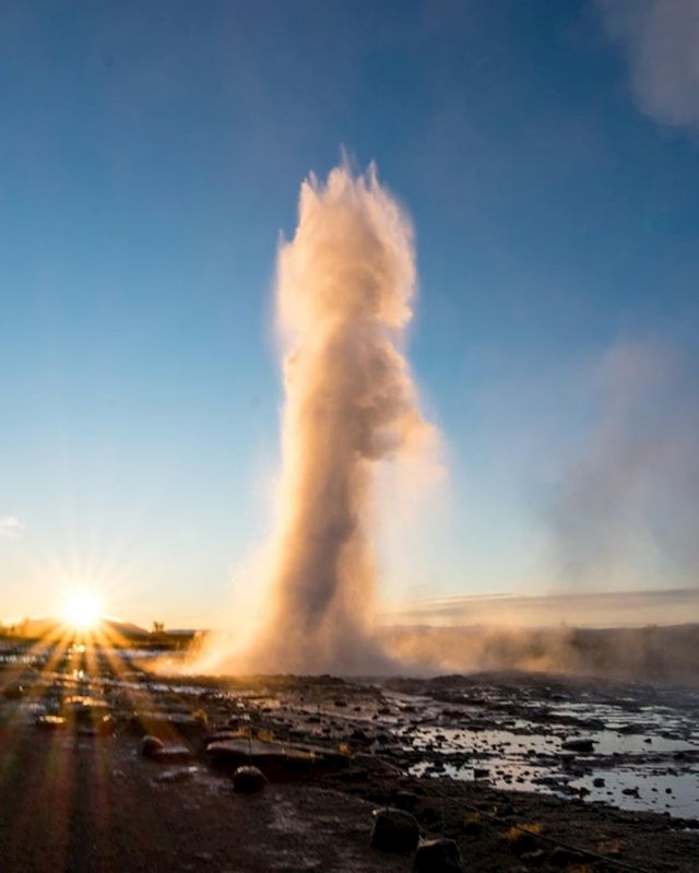 "Ustao sam u 3:30 ujutro kako bih na Islandu stigao slikati izlazak Sunca i Strokkur gejzir. Isplatilo se."