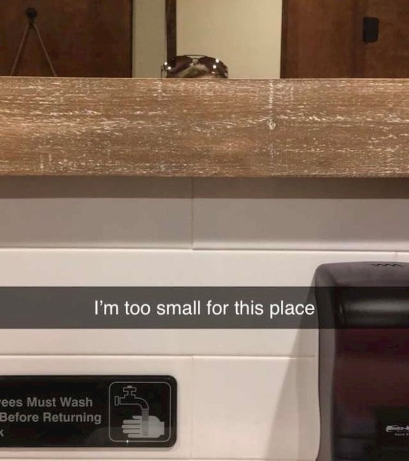 Djevojka mu je poslala ovu sliku i napisala da je preniska za šank u kafiću.