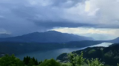 Ovaj nesvakidašnji video snimljen iz daljine otkrit će vam kako zapravo izgleda jak lokalni pljusak