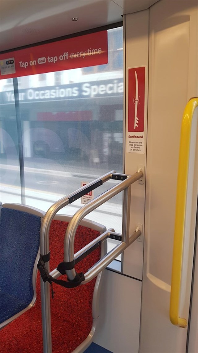 "Ovaj tramvaj u Australiji ima mjesto za držanje daske za surfanje!"