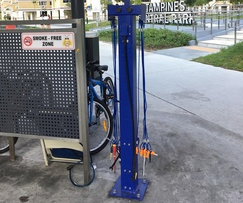 Ovo javno mjesto nudi besplatne alate za popravak bicikla.