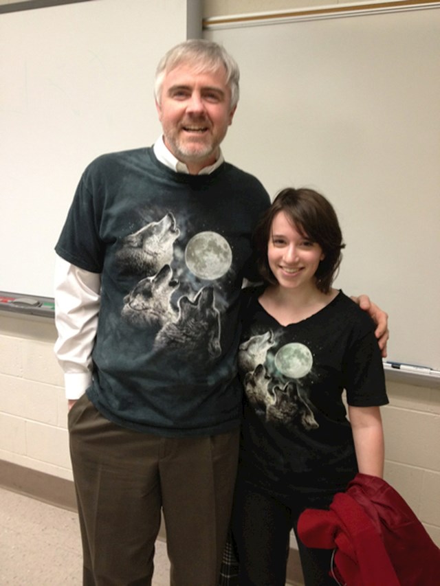 "Moj profesor i ja imamo iste majice."