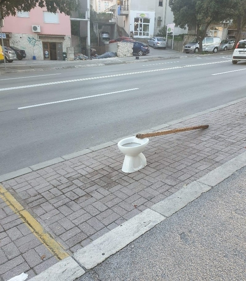 Evo zbog čega su se prolaznici čudili: